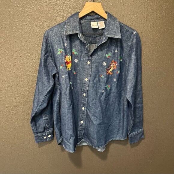 Disney Tops - Vintage Disney Tigger and Pooh Christmas shimmer button up Large